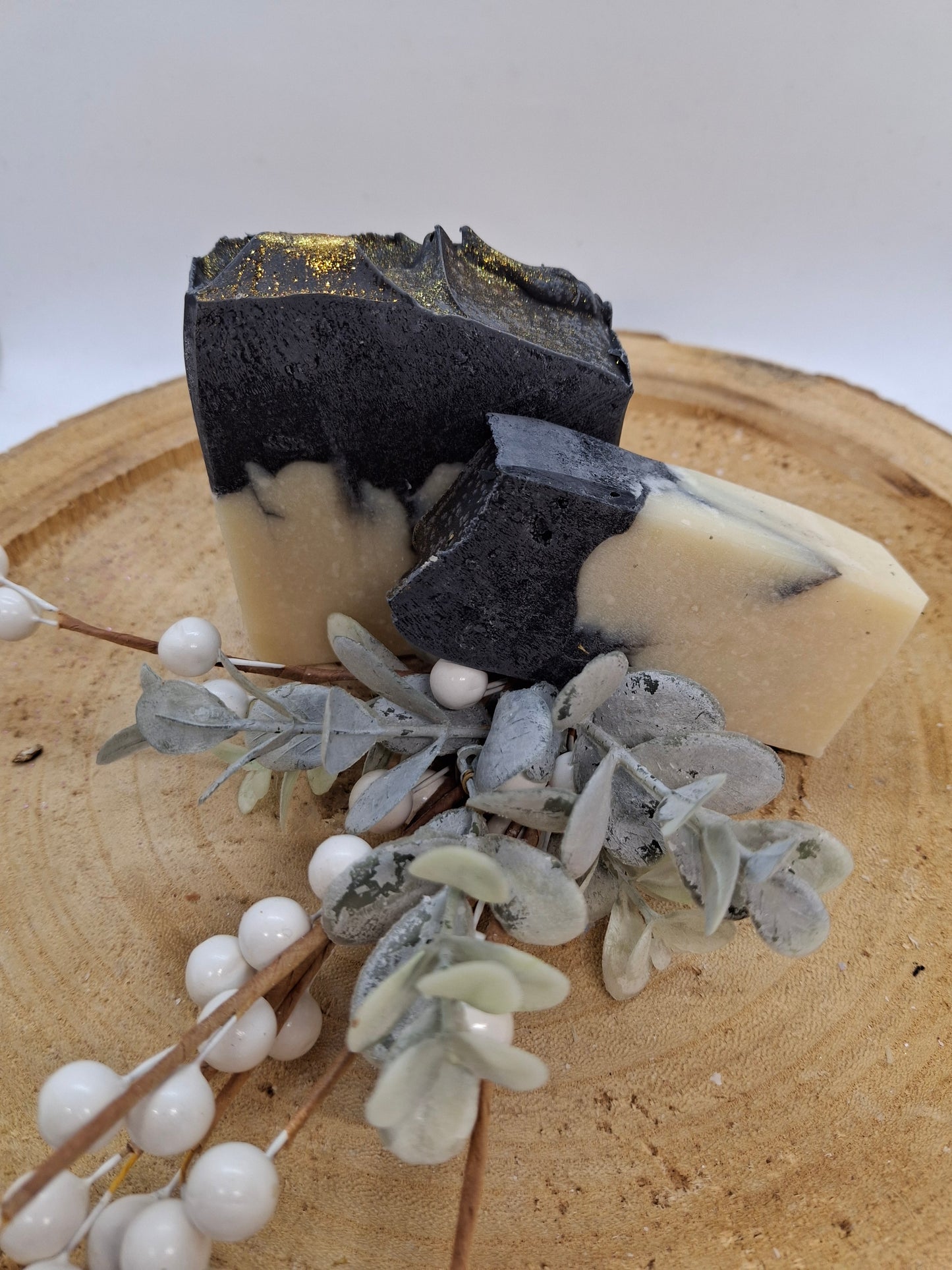 Gesichtsseife mit Tamanuöl und Aktivkohle